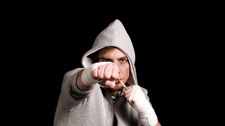 Ein JVA-Angestellter soll einen Häftling dazu angestiftet haben, einen anderen Häftling zu verprügeln. So lautet die Anklage im Prozess gegen den Justizangestellten.Symbolfoto: Polizei