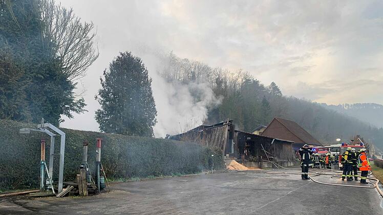 In Triefenstein ist es am Sonntagmorgen zu einem Vollbrand in einer Schreinerei gekommen. Foto: News5/Höfig