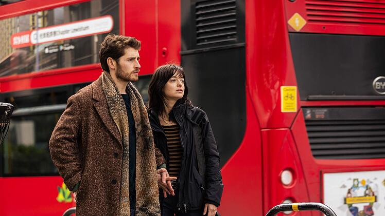 Joshua (Gregg Sulkin) und Delia (C&eacute;line Buckens) sind ein Paar. Gemeinsam k&auml;mpfen sie daf&uuml;r, dass die Wahrheits ans Licht kommt.