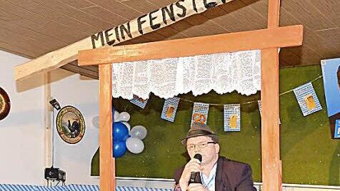 Als "Emil aus der Schweiz" zog Paul Hartmann über die Geschehnisse im Ort her. Er hatte als Büttenredner zwei Jahre pausiert.
