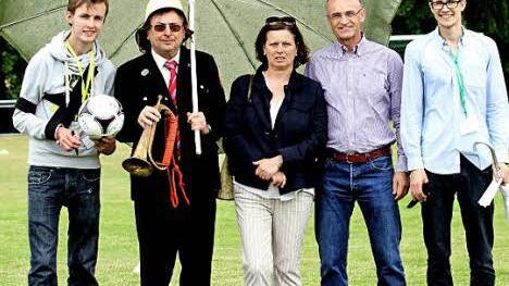 Die Initiatoren mit einigen "Schirmherren", von links Max Fabian Wolf-Jürgens von APROTO Brandenburg, Altbürgermeister Peter Kirchner, Bürgermeisterin Christine Bardin aus Ummerstadt, Landrat Wilhelm Schneider sowie IHADG-Vors. Dominik Baum. Foto: Günther Geiling