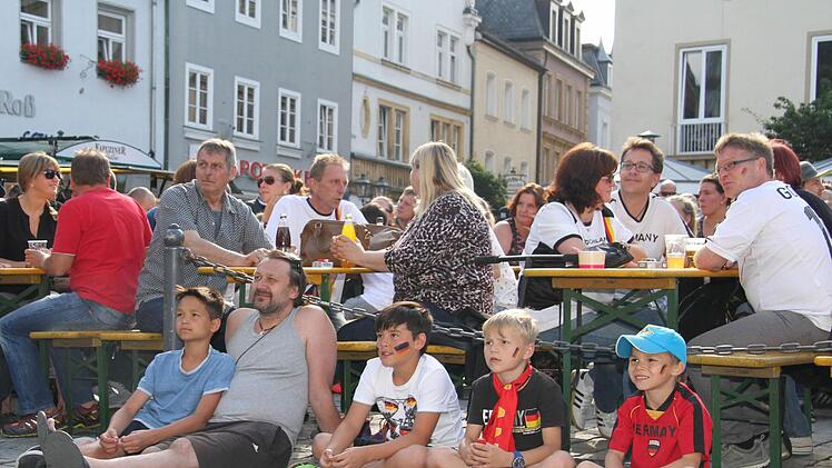 Public Viewing ist ein Spaß für die ganze Familie. Foto: Sonny Adam