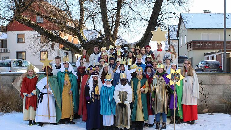 Die Sternsinger der Pfarrei Heilig Geist Rauhenebrach aus den Orten Obersteinbach, Untersteinbach, Karbach, Fabrikschleichach,Falsbrunn und Koppenwind Foto: Felix Lutz