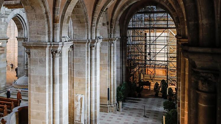 Noch auf Monate oder gar Jahre werden an wechselnden Stellen Gerüste im Dom stehen.  Foto: Matthias Hoch
