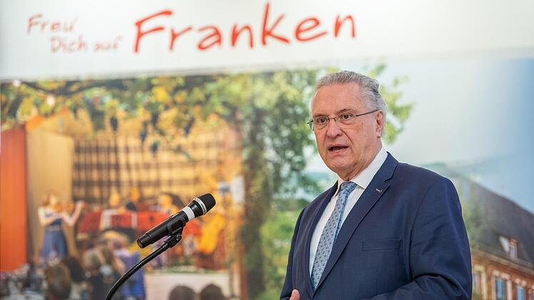 "Ein gesundes und stetiges Wachstum" hat der Vorsitzende des Tourismusverbandes Franken, Bayerns Innenminister Joachim Herrmann, MdL, dem fränkischen Tourismus beim Jahrespressegespräch in Nürnberg bescheinigt: Bereits zum siebten Mal in Folge toppte die fränkische Tourismusbilanz ihr Rekordergebnis aus dem Vorjahr. Foto: FrankenTourismus/Matthias Merz