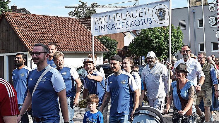 Wie bei derartigen Ereignissen üblich, zeigte auch der „Einkaufskorb Michelau“ seine Präsenz.