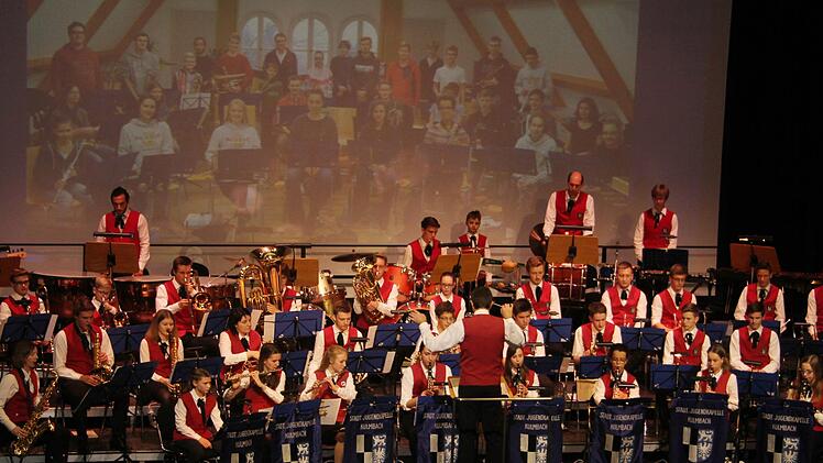 Die Nachwuchsmusiker der Städtischen Musikschule begeisterten mit einem Repertoire, das keine Wünsche offen ließ. Foto: Sonny Adam