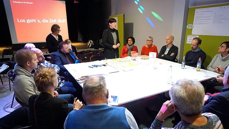 Die Bürger beteiligten sich rege an der Denkwerkstatt.   Foto: Richard Sänger