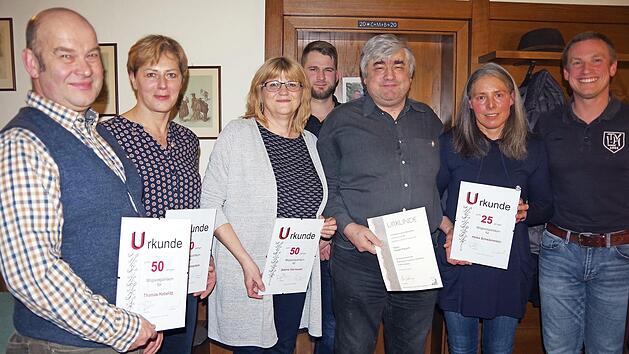 Ehrungen beim TV (von links): Thomas Habelitz, Anita Zimmerlein, Sabine Vierneusel, 2. Vorsitzender Jan Vierneusel, J&uuml;rgen Pausch, Heike Schw&auml;mmlein und Vorsitzender Frank Reisenweber Foto: Heike Sch&uuml;lein