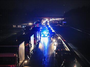 Verletzte bei Unfall mit Folgeunfall