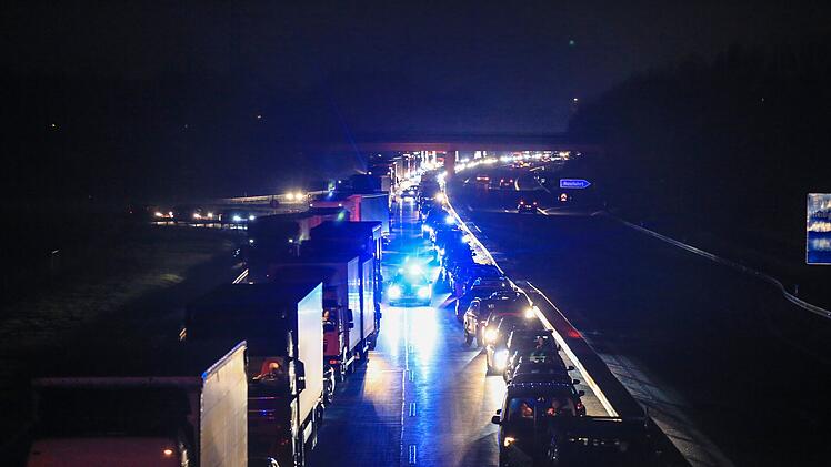 Verletzte bei Unfall mit Folgeunfall