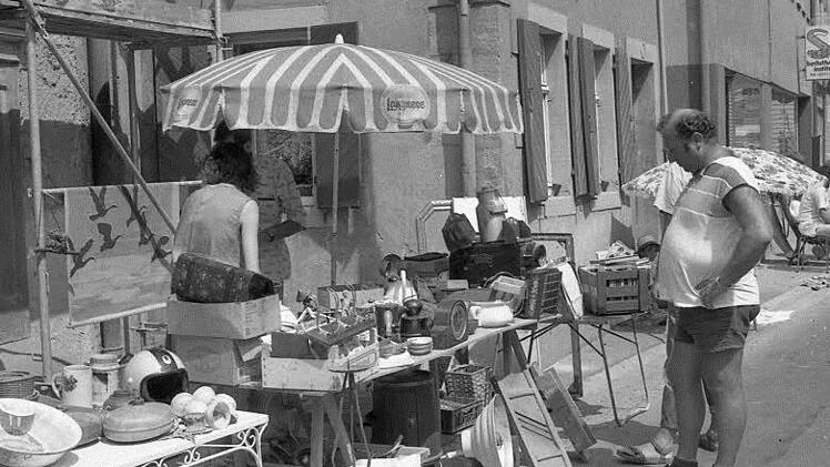 Der erste Trödelmarkt.