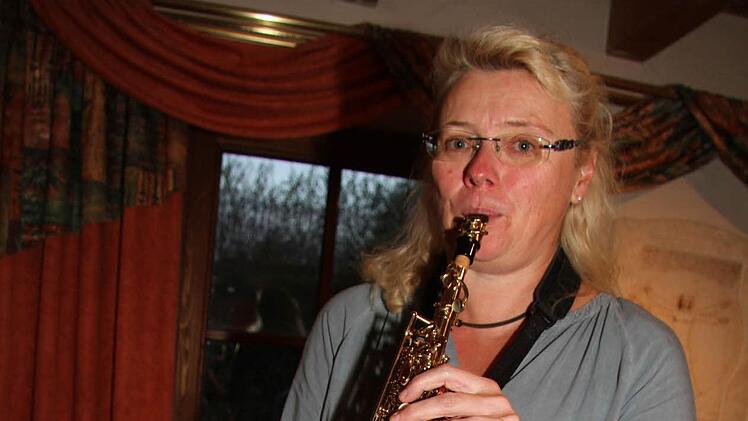 Silke Scheffold mit ihrem Sopran-Saxofon Foto: Sonny Adam