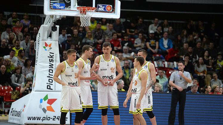 Nik Raivio, Lukas Meisner, Andreas Seiferth, Gregor Hrovat und David Stockton  (von links) beraten sich.   Foto: Peter Mularczyk