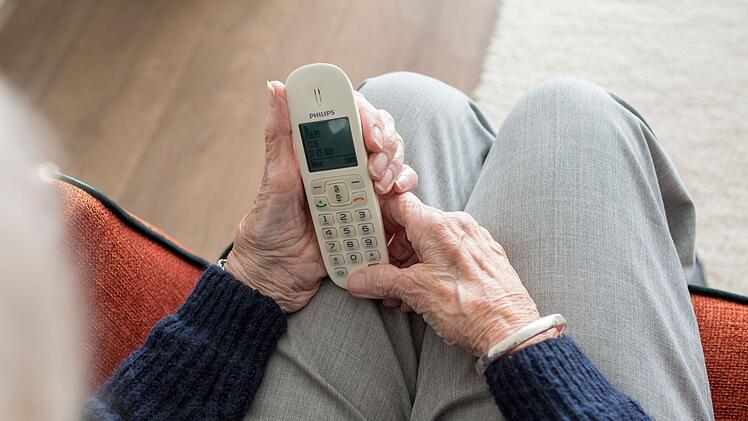 Rentner aus Bayern erwirkt Verhaftungen und legt Telefon-Betrüger herein: "richtig Spaß daran"