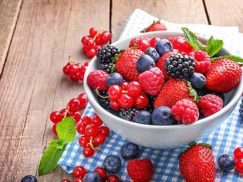 Blaubeeren und Himbeeren machen lange satt.