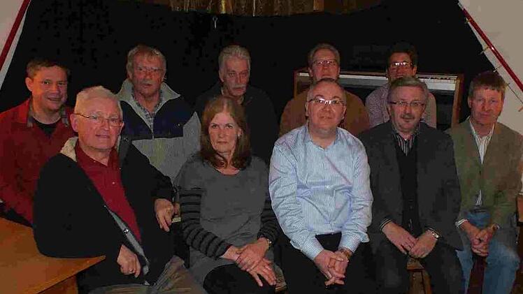 Vorstand und Beiräte: Dieter Späth, Reinhard W. Grasse, Karl Heinz Feuerlein, Bgm. Günther Schulz, Johannes Kestler (hinten von links); Manfred Steenbuck, Sabine Grasse, Robert Mirschberger, Georg Römer, Dr. Manfred Welker (vorne von links).Foto: maw