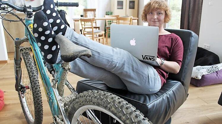 Mit dem Mountainbike fing alles an. Heute arbeitet Sabrina Ungemach im Bereich Event-Management viel von zuhause aus.  Foto: Markus Häggberg
