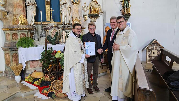 Dekan Pater Flavius, Klaus Schwaab, Martin Wild und Pfarrer Florian Wolf Foto: Franz Galster