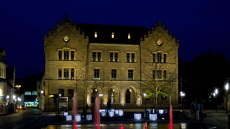 Auf dem Albertsplatz in Coburg dürfen drei weihnachtliche Verkaufsbuden stehen.Foto: Jochen Berger