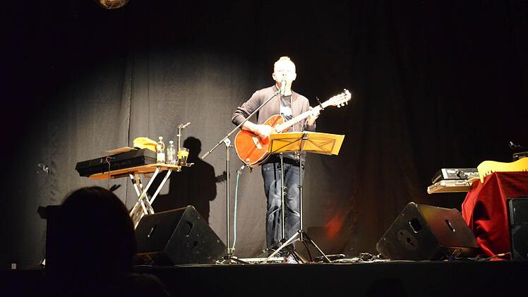 Willy Astor bei seinem Auftritt in Höchstadt. Foto: Larissa Händel