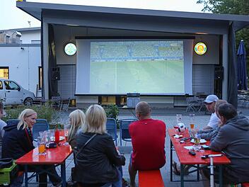 Fernsehen unter freiem Himmel: M&ouml;glich auf dem Parkplatz des Domreiter-St&uuml;blas. Foto: RiegerPress