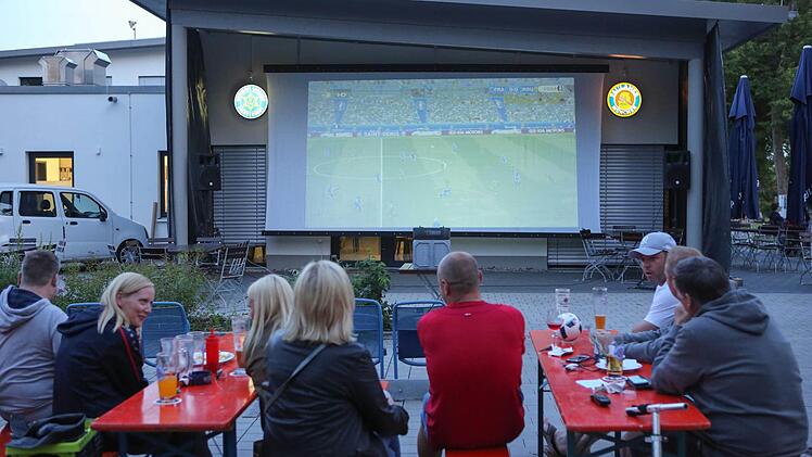 Fernsehen unter freiem Himmel: M&ouml;glich auf dem Parkplatz des Domreiter-St&uuml;blas. Foto: RiegerPress