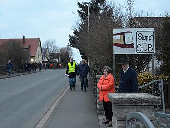 Bei einer Begehung der Rathgeberstraße hatten die Anwohner schon vor Monaten Protest gegen die Stub geäußert. Vier Mitglieder des Planungsausschusses haben sich jetzt auf ihre Seite gestellt.   Foto: Archiv