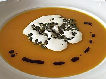 Der vielseitige Kürbis ermöglicht verschiedenste Leckereien wie hier eine Vorspeisensuppe.