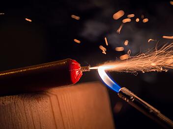 Unbekannte sprengen Zigarettenautomat mit B&ouml;llern - Polizei bittet um Hinweise