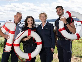 Die Bodensee-Cops haben in den neuen Folgen etwas zu feiern (von links): Tim Wilde als Paul Schott, Wendy Güntensperger als Julia Demmler, Floriane Daniel als Nele Fehrenbach und Max König als Jakob Frings.