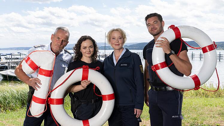 Die Bodensee-Cops haben in den neuen Folgen etwas zu feiern (von links): Tim Wilde als Paul Schott, Wendy Güntensperger als Julia Demmler, Floriane Daniel als Nele Fehrenbach und Max König als Jakob Frings.