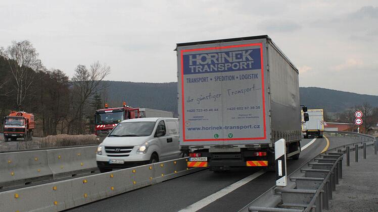 Auf der Fahrbahn Richtung Bayreuth läuft der Verkehr über je eine Spur.