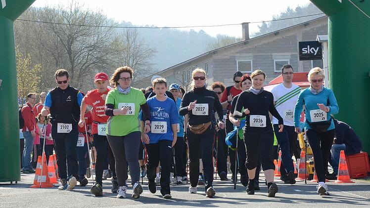 Auch die Nordic-Walker waren in Ramsthal dabei.