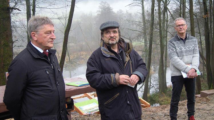 Georg Schlapp, Dr. Kai Frobel und Franz Zang (v.l.) bei der Begrüßung der Gäste. Foto: Julia Raab
