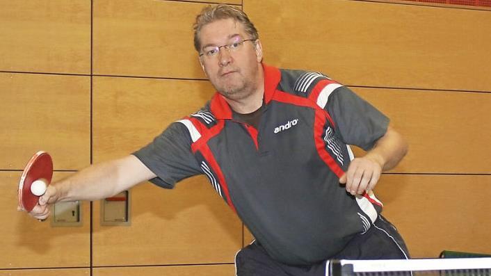 Harald Steif steuerte zwei Einzelsiege für den TTC Sand bei, der sich in der Bezirksliga souverän mit 9:3 beim TTC Kerbfeld II behauptete.  Foto: Ralf Naumann