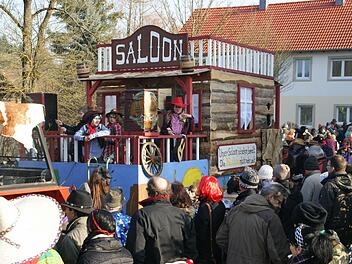 Auch im Saloon freut man sich über das Ende der Internet-Wüste Oberaurach. Fotos: Sabine Weinbeer