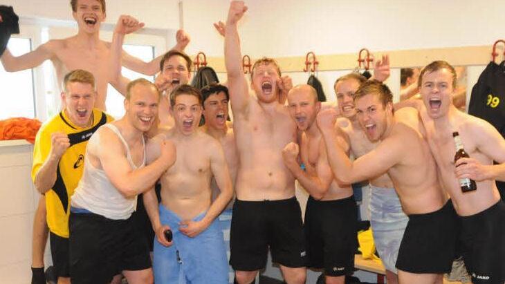 Kabinenparty des SV Römershag nach dem geglückten Aufstieg in die A-Klasse. Foto: ssp