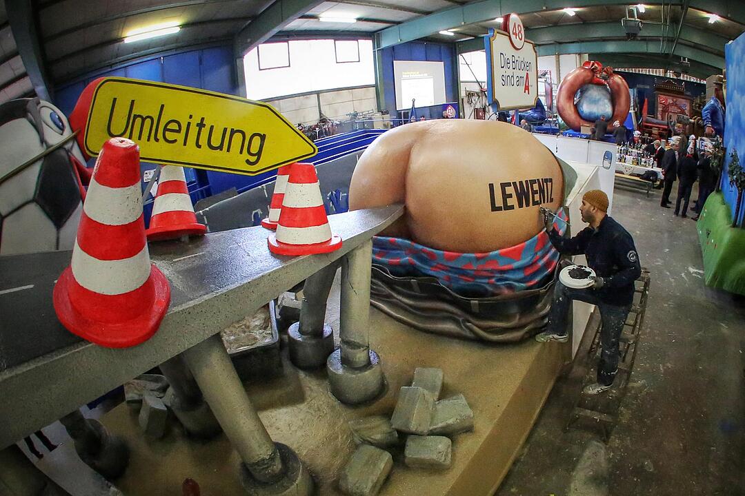 Motivwagen für Mainzer Rosenmontagszug