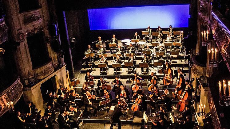 Impressionen vom Sinfoniekonzert des Landestheaters unter der Leitung von Alexander Merzyn.Foto: Jochen Berger