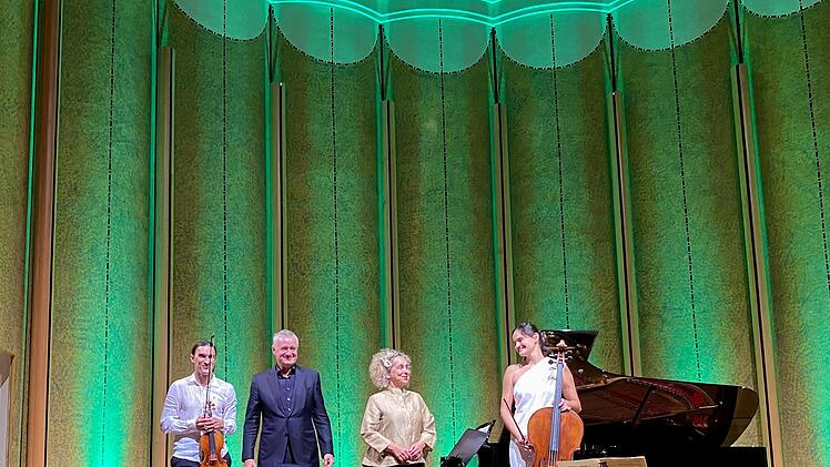 Klavierduo Andreas Groethuysen und Yaara Tal hat sich Sergej Malov (links) und Raphaela Gromes (rechts) dazugeholt.