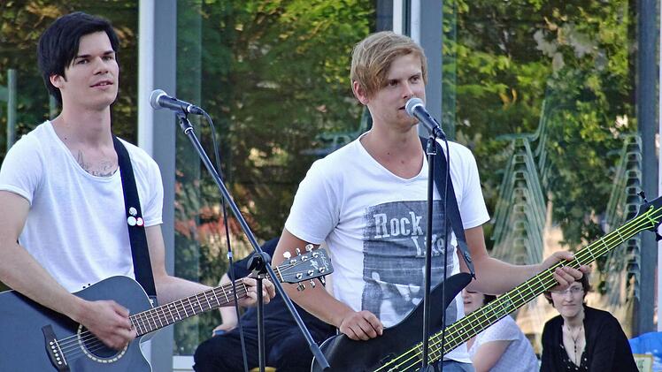 Mit dabei bei der Serenade der Hochschule: das Duo "Die Sozis"Foto: Jochen Berger