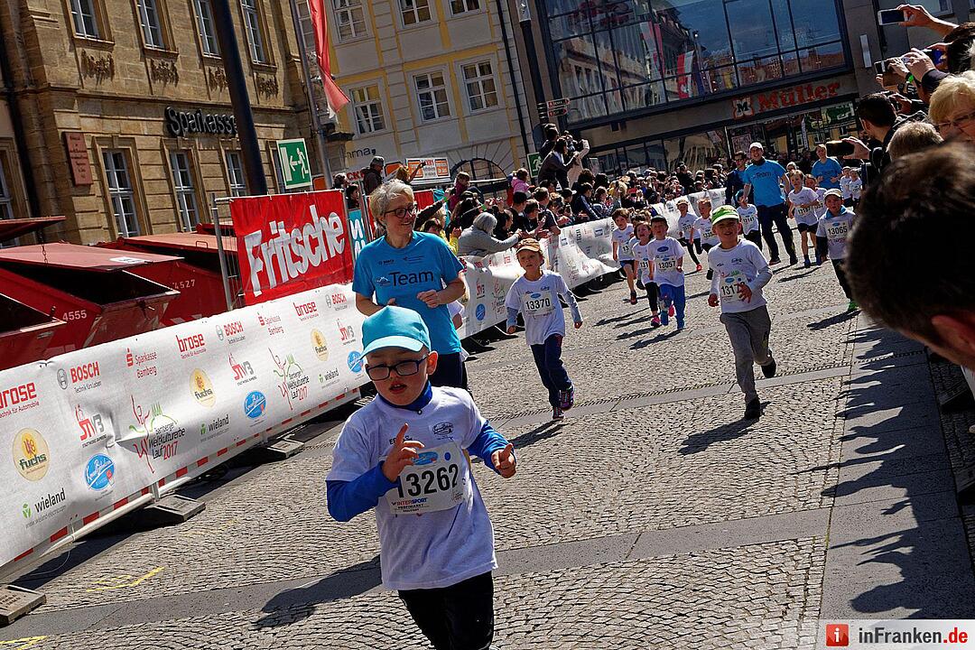 Weltkulturerbelauf 2017 in Bamberg: Der Zieleinlauf am Maxplatz