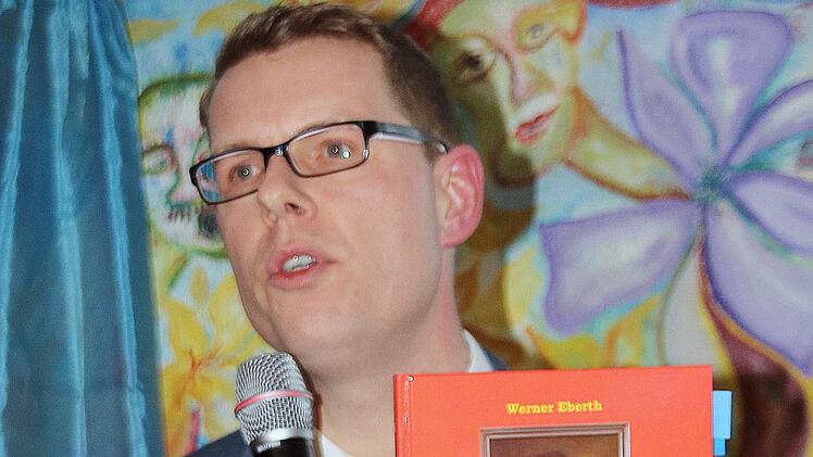 Marco Schäfer, der Stiftungsvorstand der Carl-von-Heß'schen-Sozialstiftung, erzählte im Seniorenheim St. Elisabeth über den Stifter, die heutigen Aufgaben der Stiftung und auch etwas über sich selbst. Dieter Britz