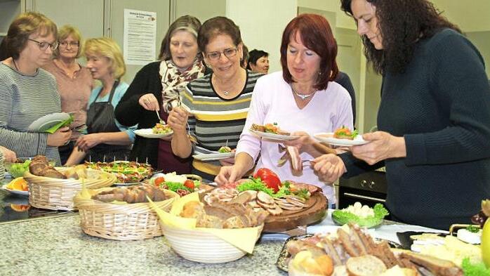 Liebevoll angerichtet machen die Platten Appetit auf mehr.  Foto: Gerda Völk