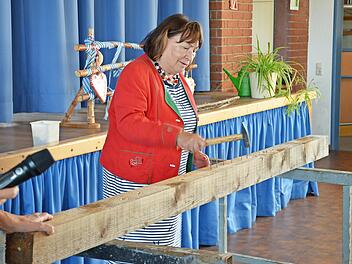 Martina Seubold holt sich mit acht Hammerschl&auml;gen den Sieg.