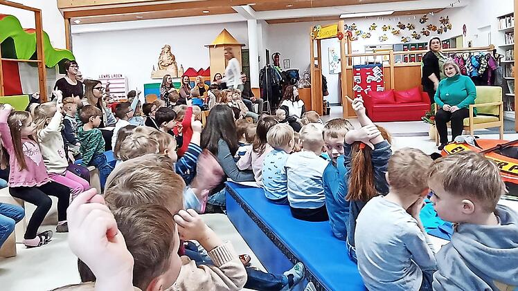 Das Team und die Kinder des Kindergartens verabschiedeten sich in einer Feierstunde.