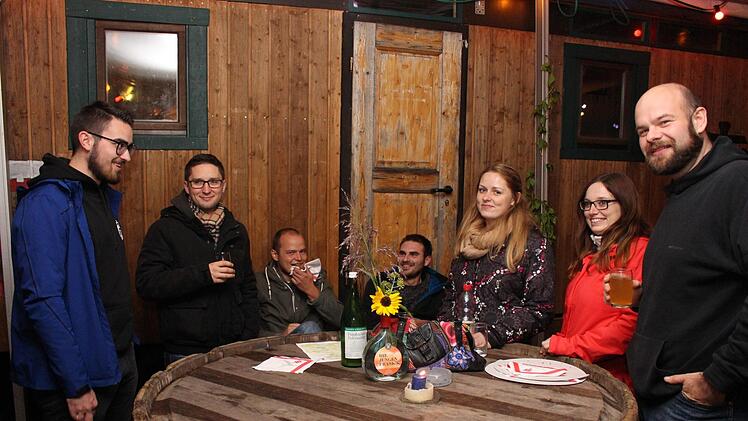 Geselligkeit war beim Höchstadter Weinfest Trumpf.  Foto: Evi Seeger