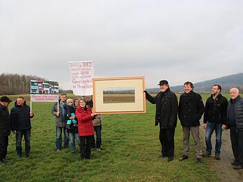 Sie wollen nicht, dass das Himmelkroner Landschaftsbild verschandelt wird: die Vertreter der Bürgerinitiative "Nein zum neuen Gewerbegebiet Himmelkron" und des Bundes Naturschutz. Foto: Jürgen Gärtner
