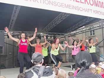Auf der großen Bühne werden Vereine und Fitnessstudios wie Caerobics (Bild vom Vorjahr) Tanzvorführungen präsentieren.  Heike Schülein/Archiv